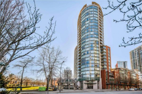 Cozy Condo! Central Location! Plus One Free Parking!